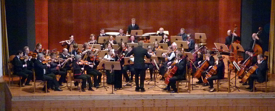 Das Streichorchester des Musikvereins Oberammergau e.V. bei einem festlichen Konzert